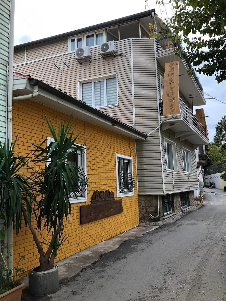 Antalya Kaleici Muestakil Kisiye Oezel Bahceli Muestakil Villa