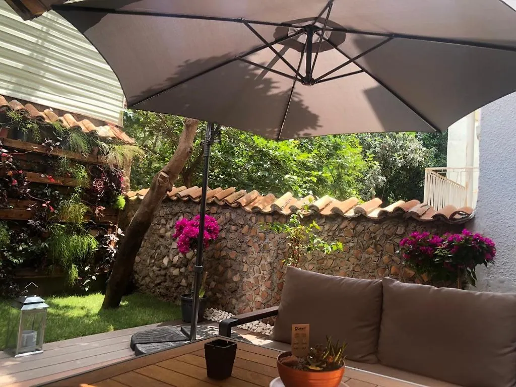 Antalya Kaleici Muestakil Kisiye Oezel Bahceli Muestakil Villa 土耳其