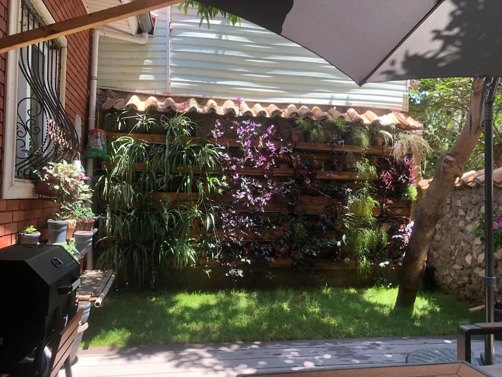 Antalya Kaleici Muestakil Kisiye Oezel Bahceli Muestakil Villa